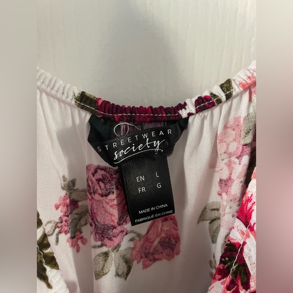 Flowy Romper - Picture 2 of 3